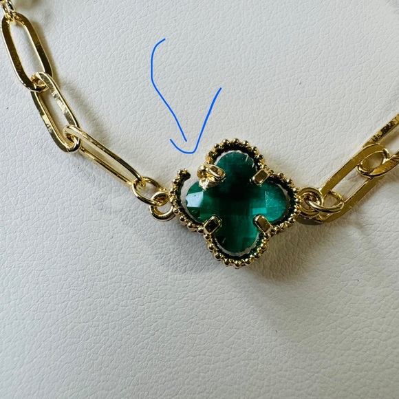 Women Brazilian Laminated God Gold and Green Modern Clover Bracelet with Defect - Picture 8 of 8